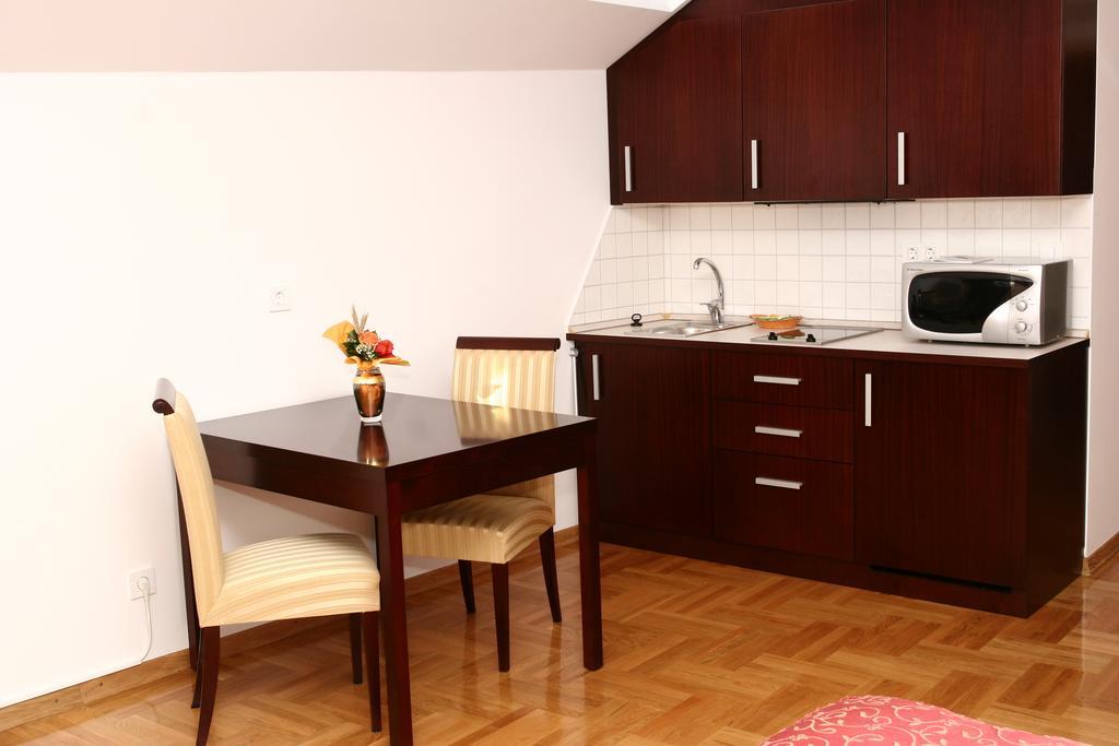 Apartmani Marbis Koprivnica Rum bild