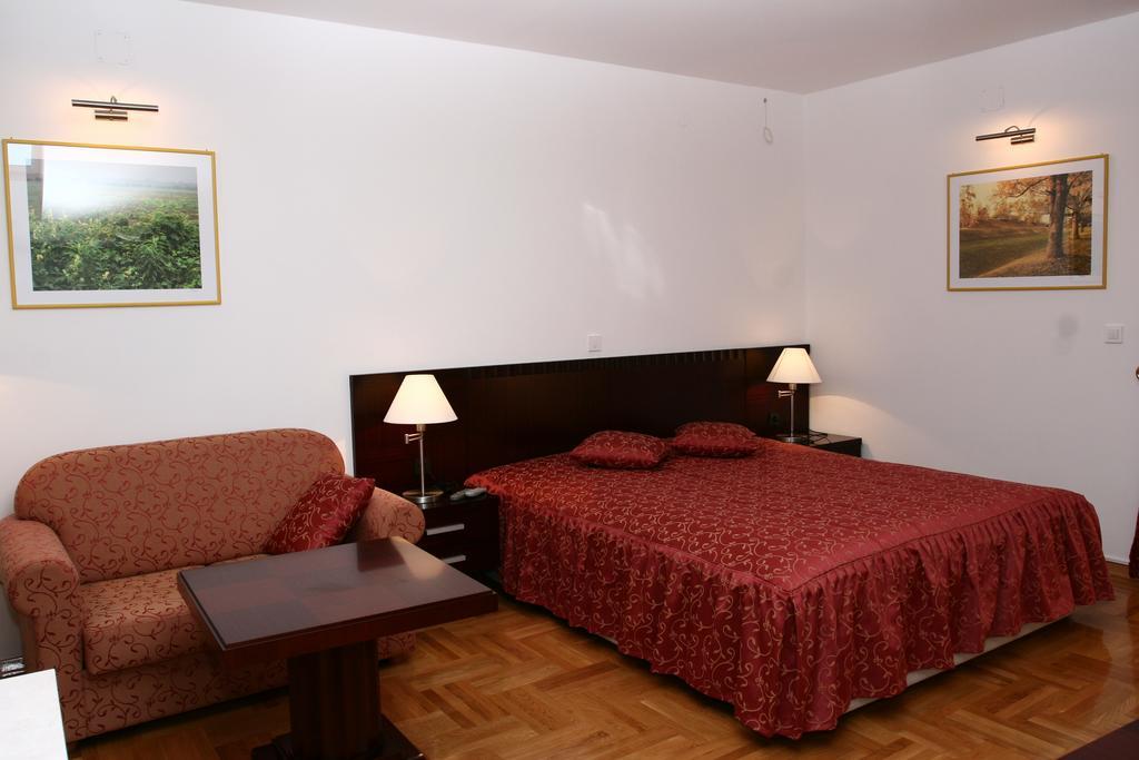 Apartmani Marbis Koprivnica Rum bild