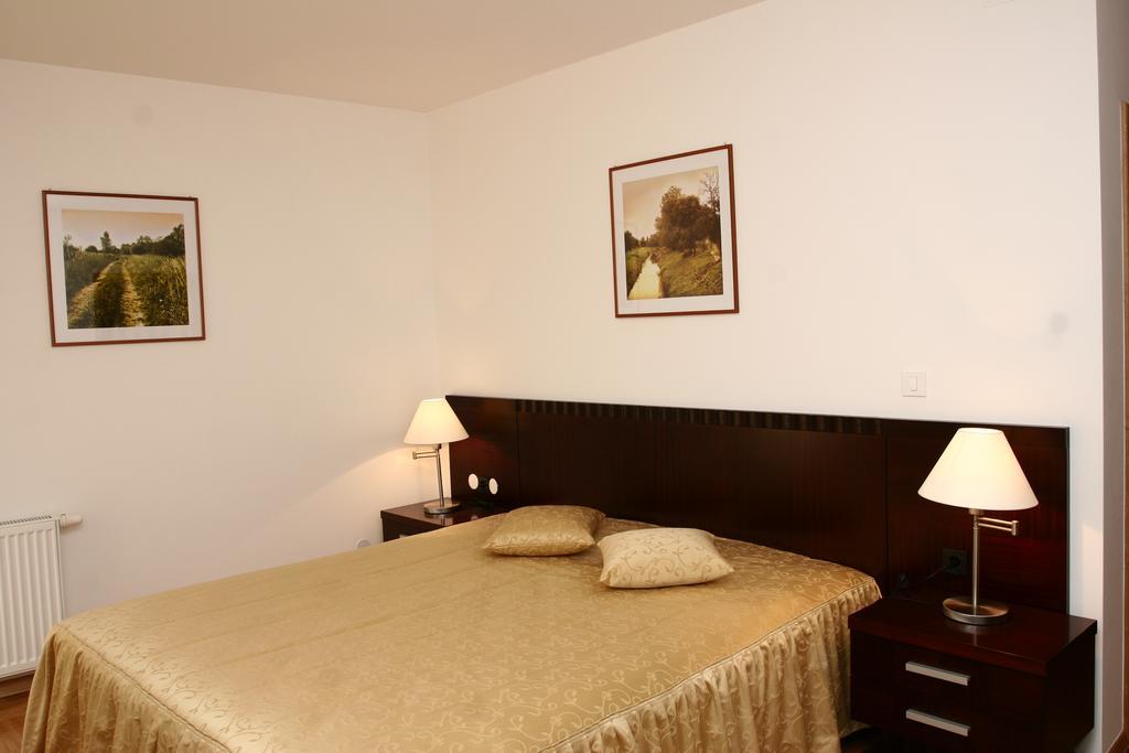 Apartmani Marbis Koprivnica Rum bild