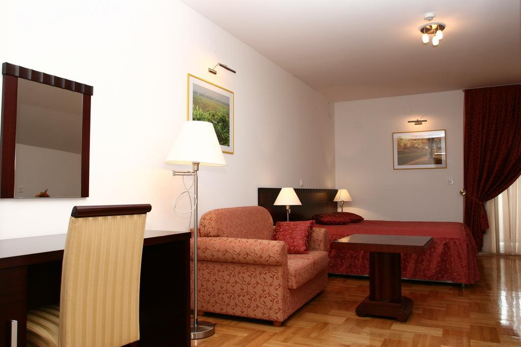 Apartmani Marbis Koprivnica Rum bild